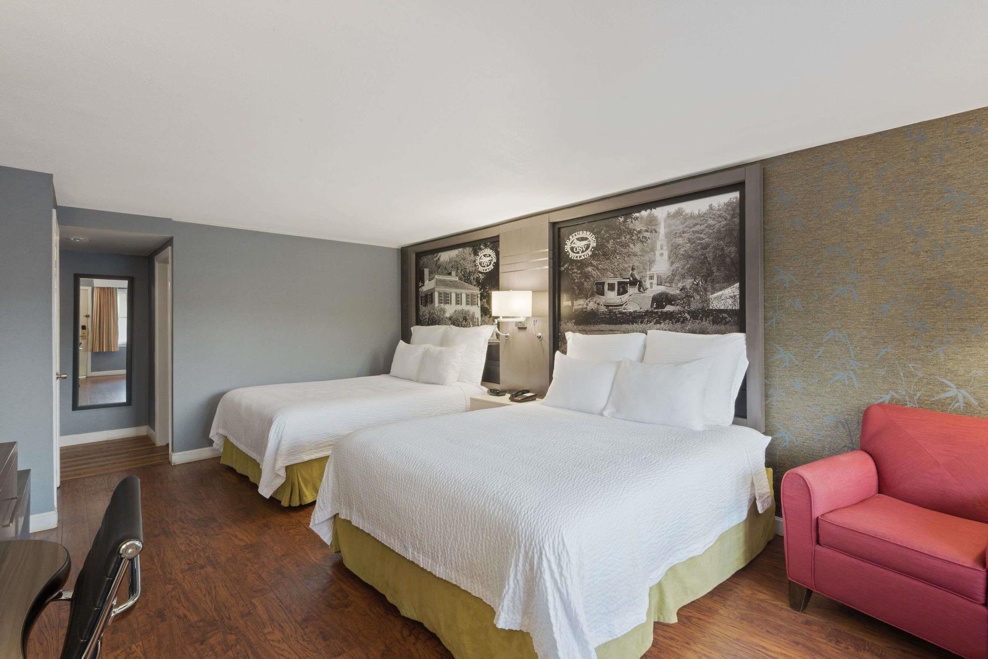 Super 8 By Wyndham Sturbridge Hotel Exterior photo