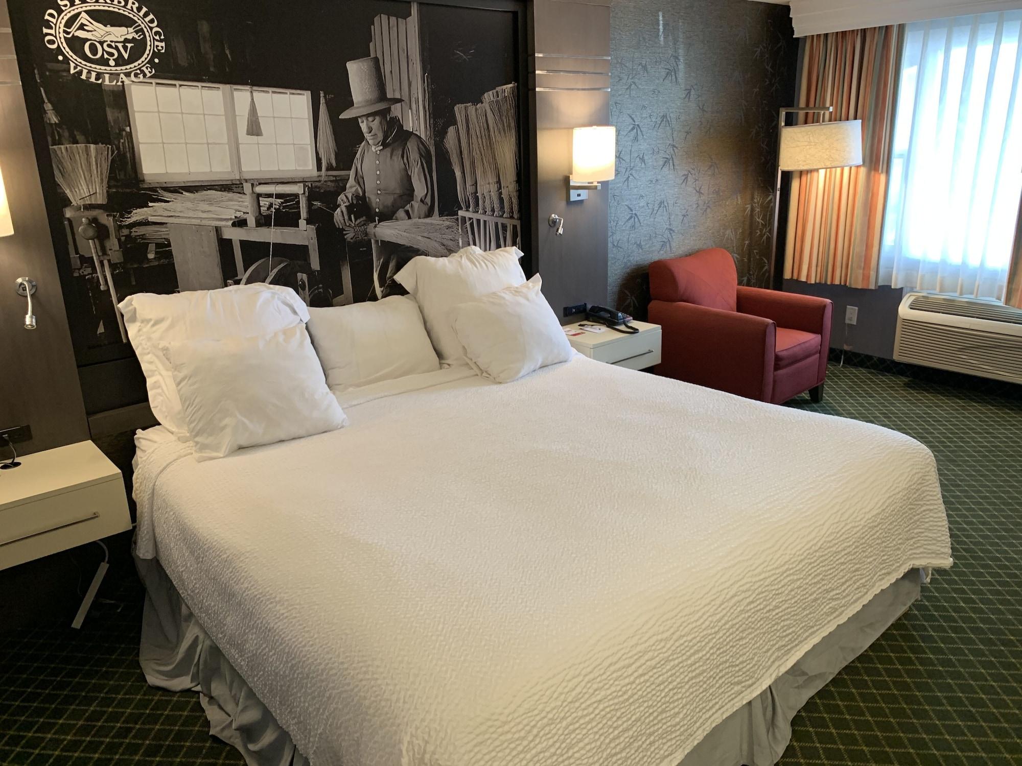 Super 8 By Wyndham Sturbridge Hotel Exterior photo