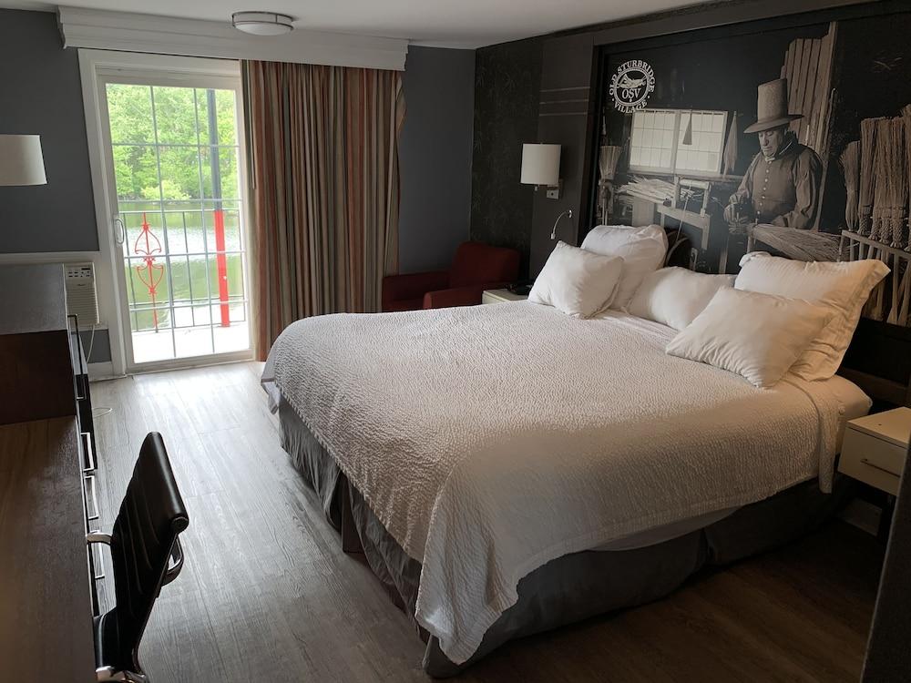Super 8 By Wyndham Sturbridge Hotel Exterior photo