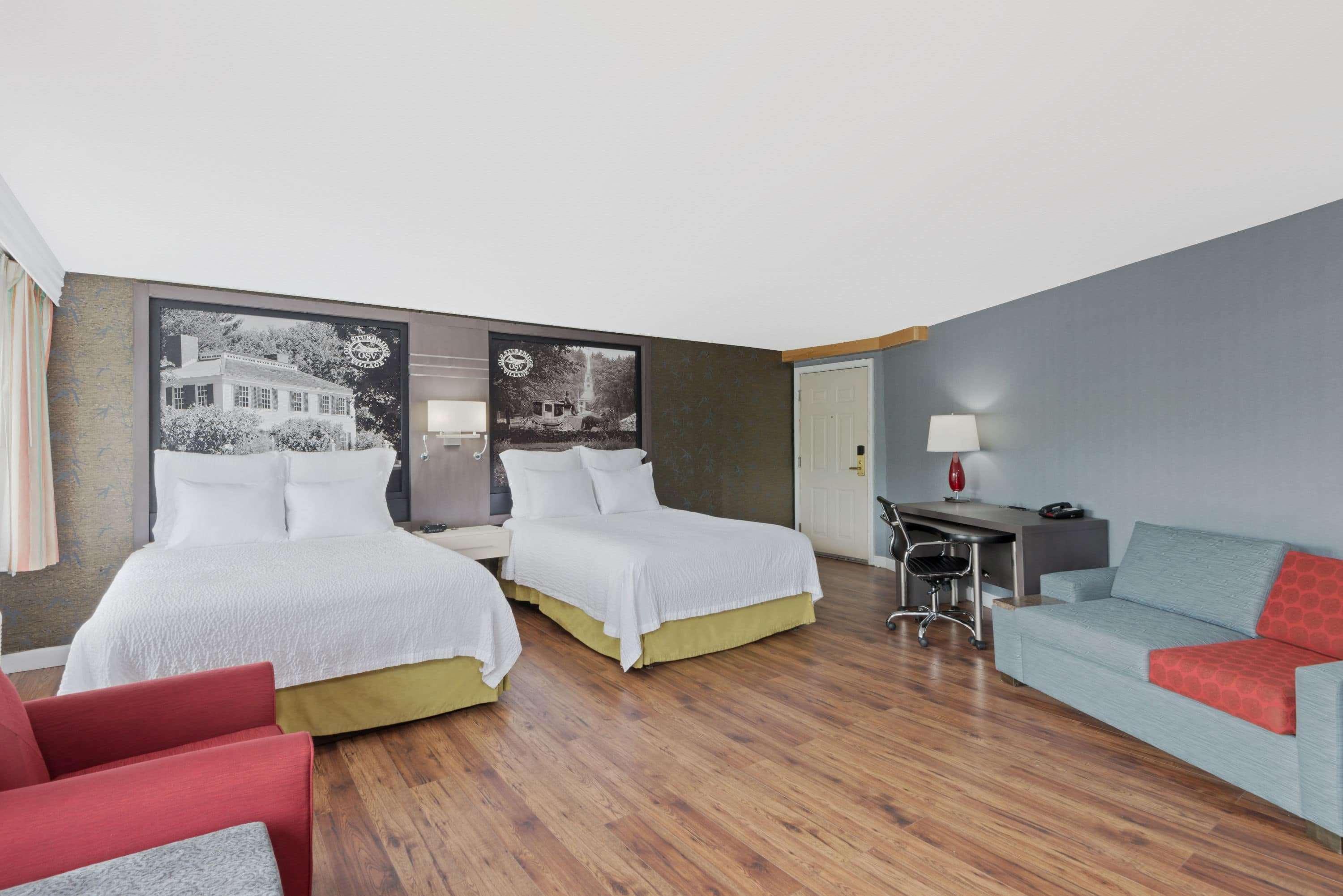 Super 8 By Wyndham Sturbridge Hotel Exterior photo