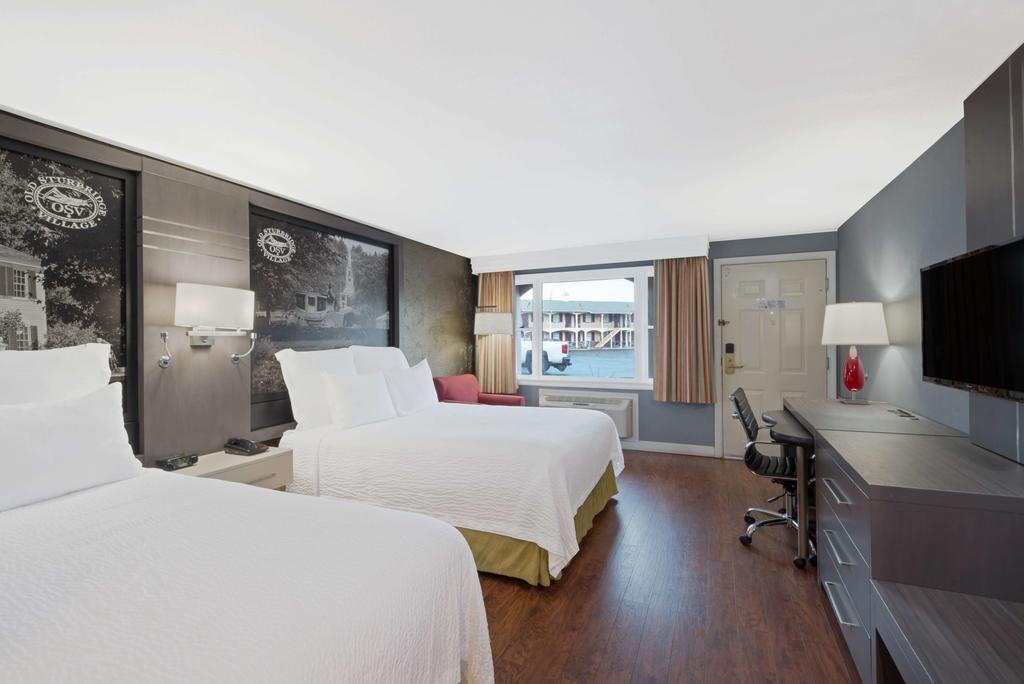 Super 8 By Wyndham Sturbridge Hotel Exterior photo